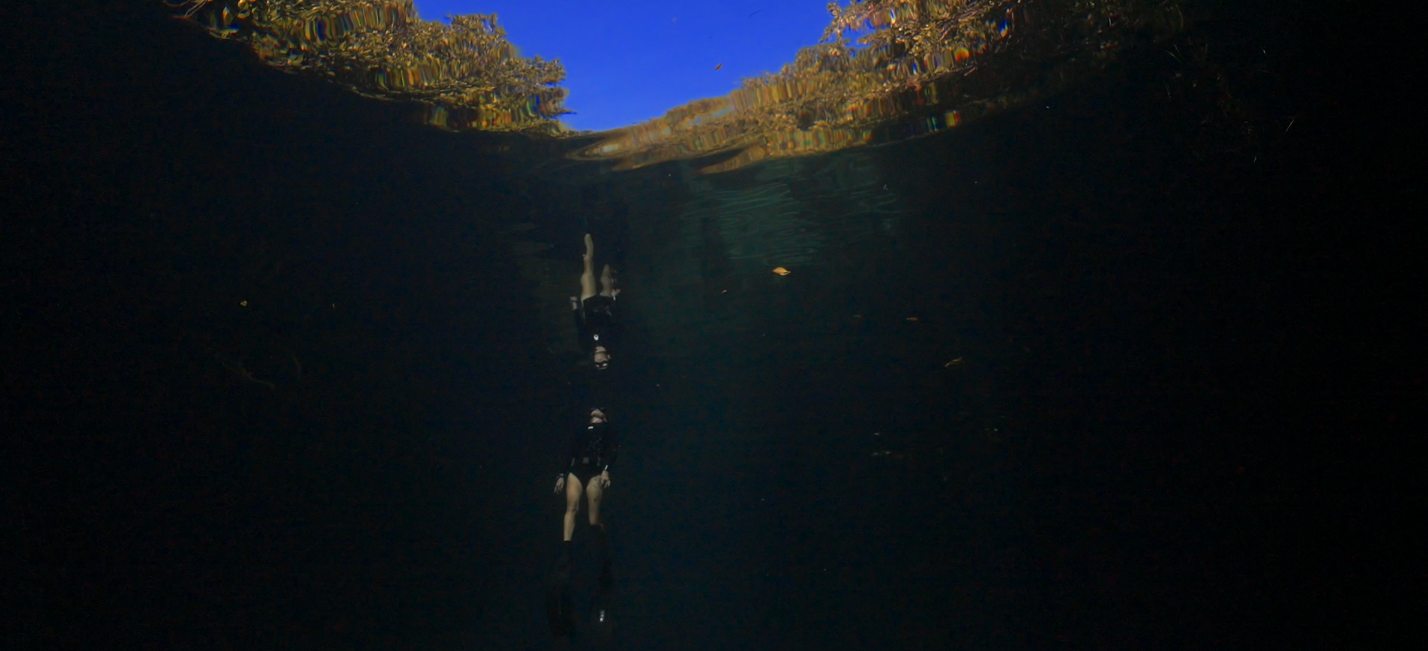 Margaux en apnée dans une cenote au Mexique pour le court-métrage "Introspection"